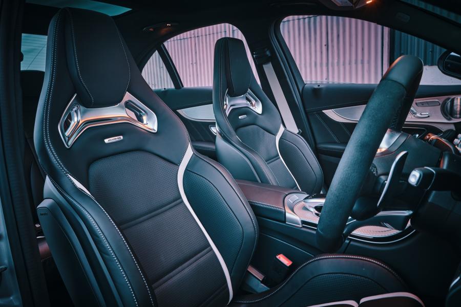 Интерьер Mercedes-AMG C63 S (W205) 2018 года  (UK) (фото 8 из 40)
